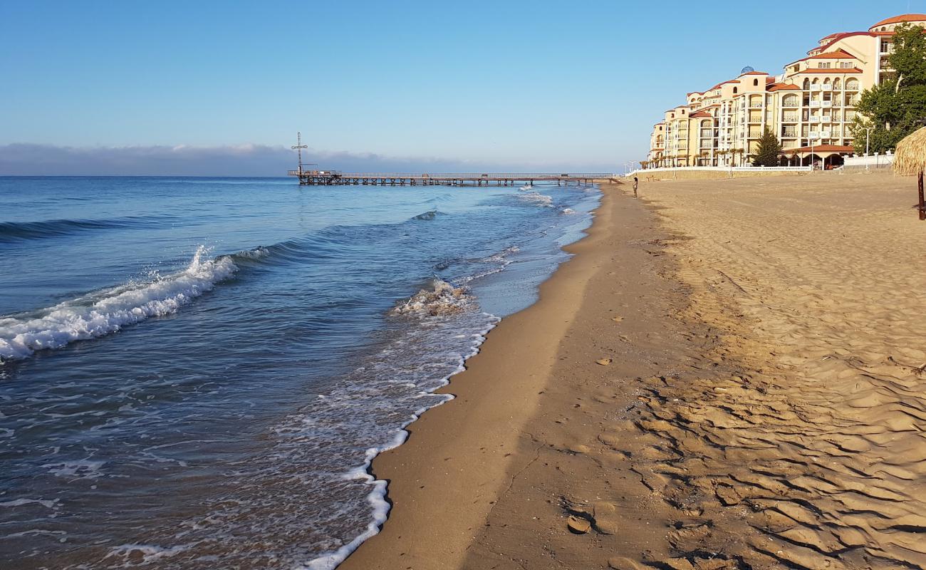 Photo of Plyazh Yelenite with bright sand surface