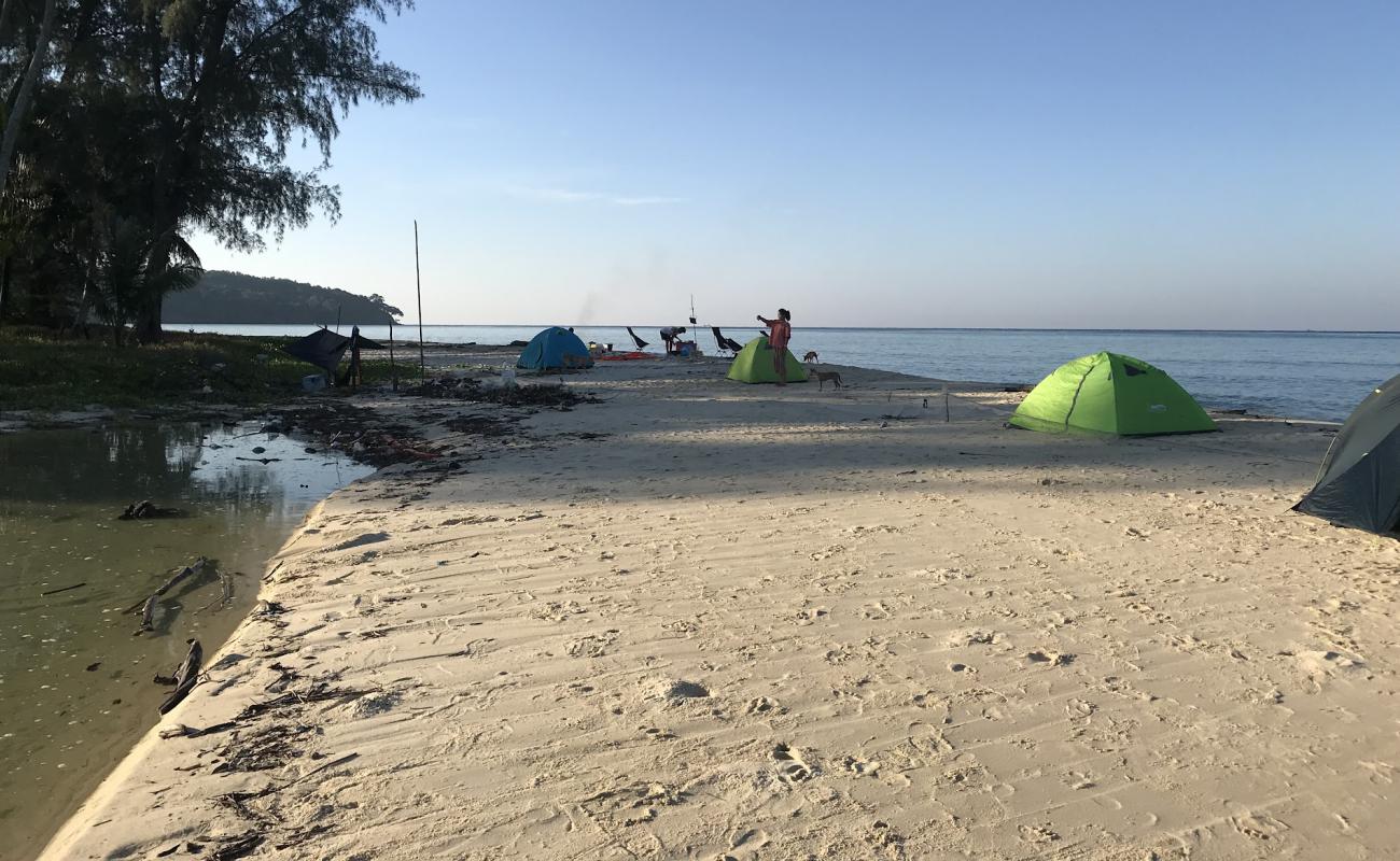 Photo of Fifth Beach with bright fine sand surface