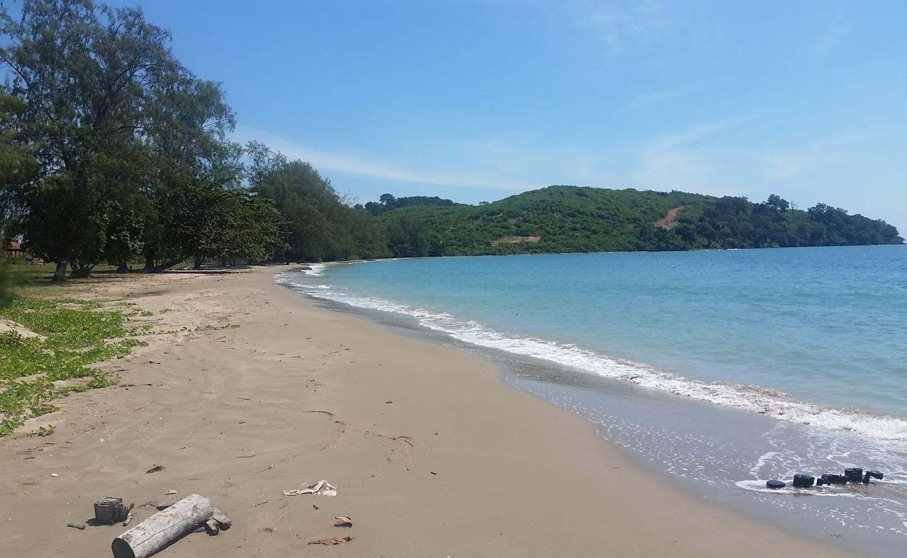 Photo of Kaoh Sramaoch Beach with bright sand surface