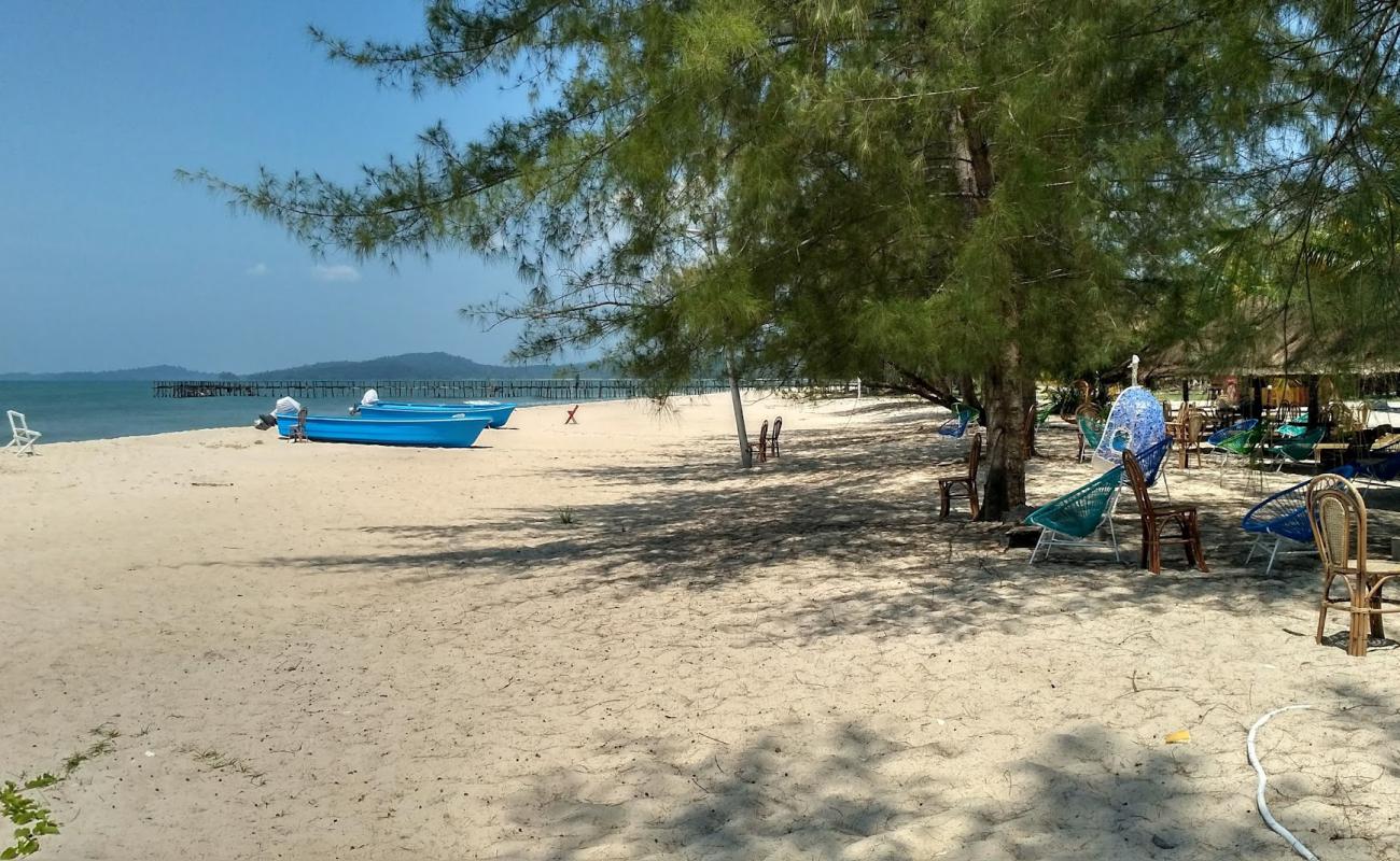 Photo of Koh Sampoch Beach with bright sand surface