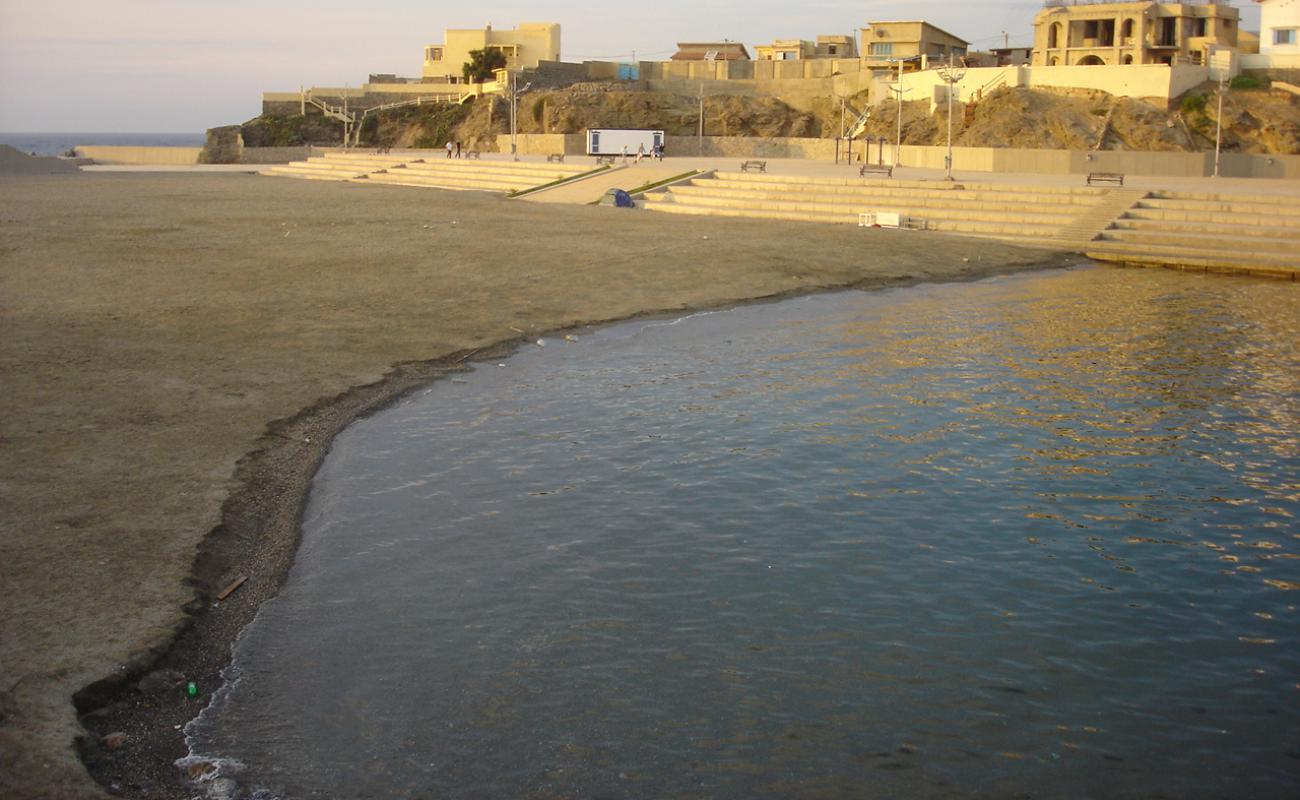 Photo of Artificiel du Confort with gray sand surface