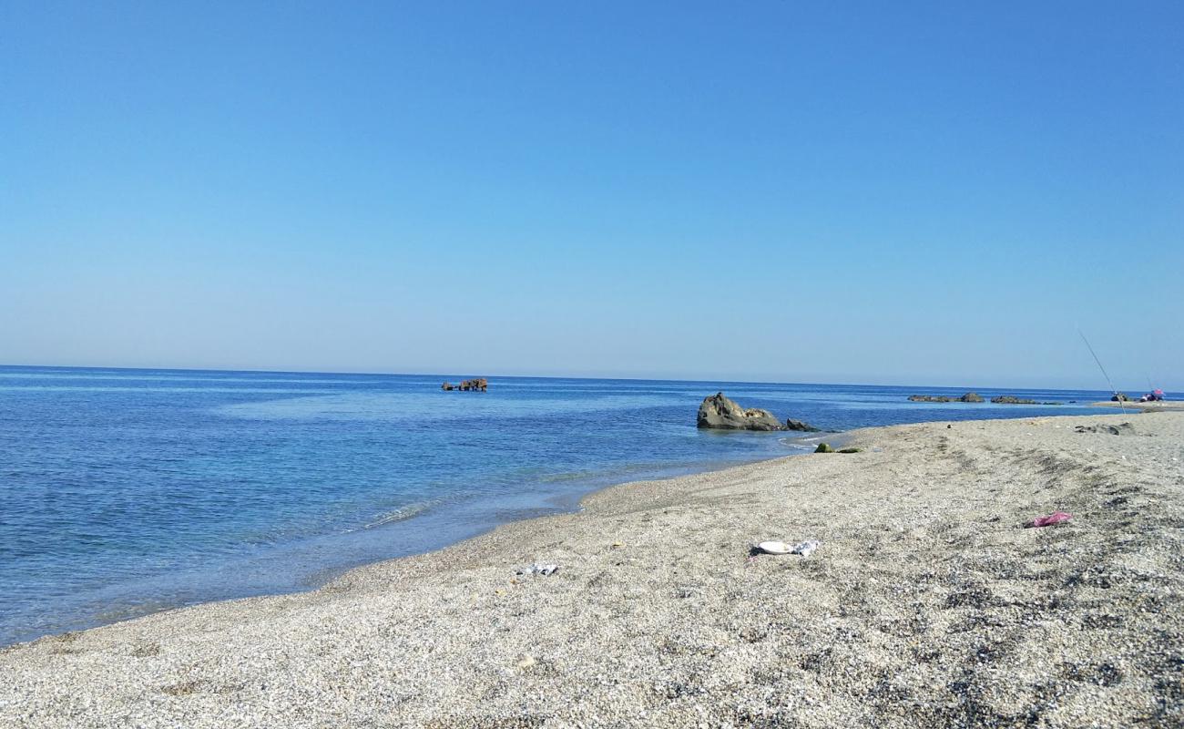 Photo of Plage Bateau casse with light fine pebble surface