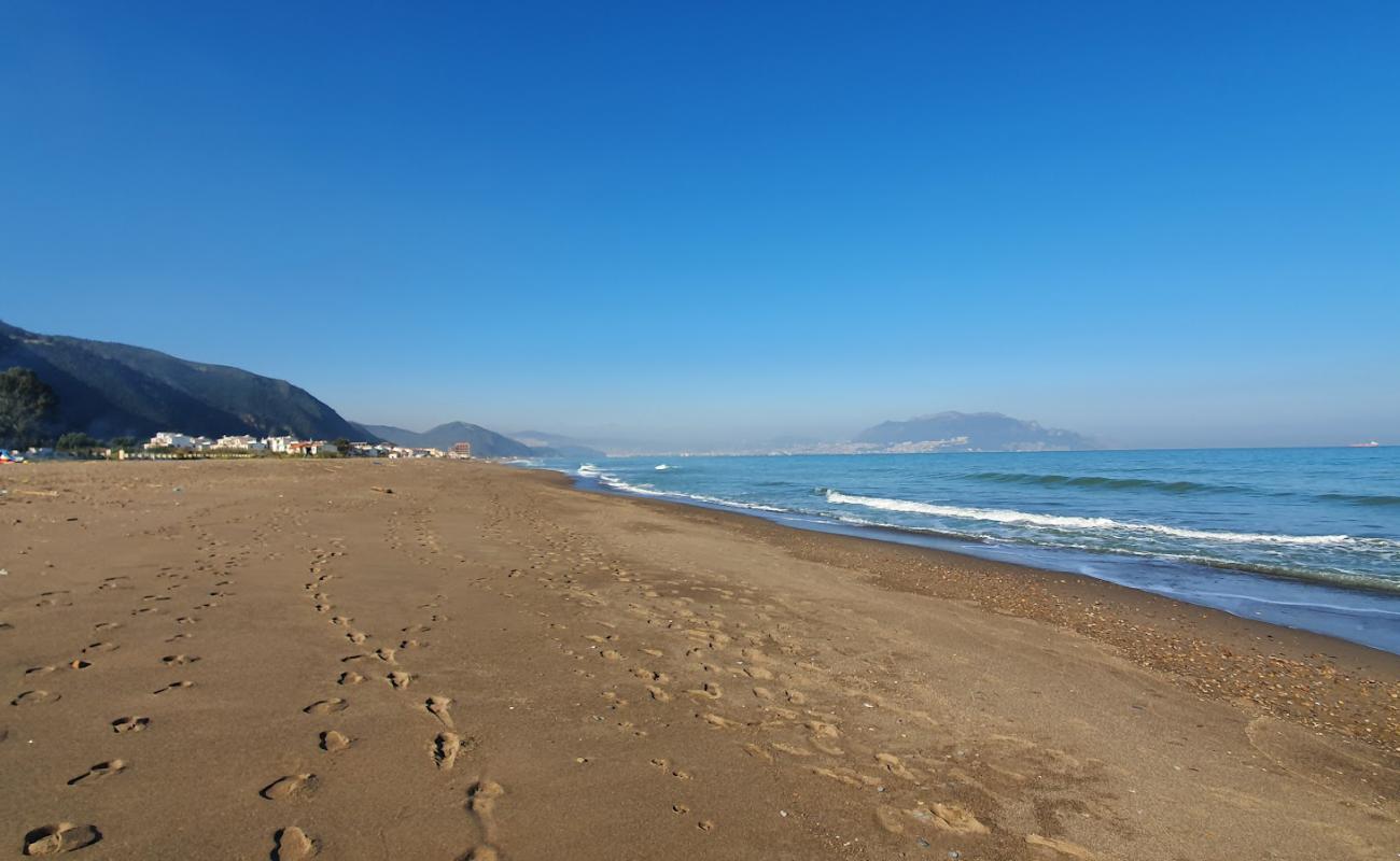 Photo of Plage Hotel les hammadites with brown sand surface