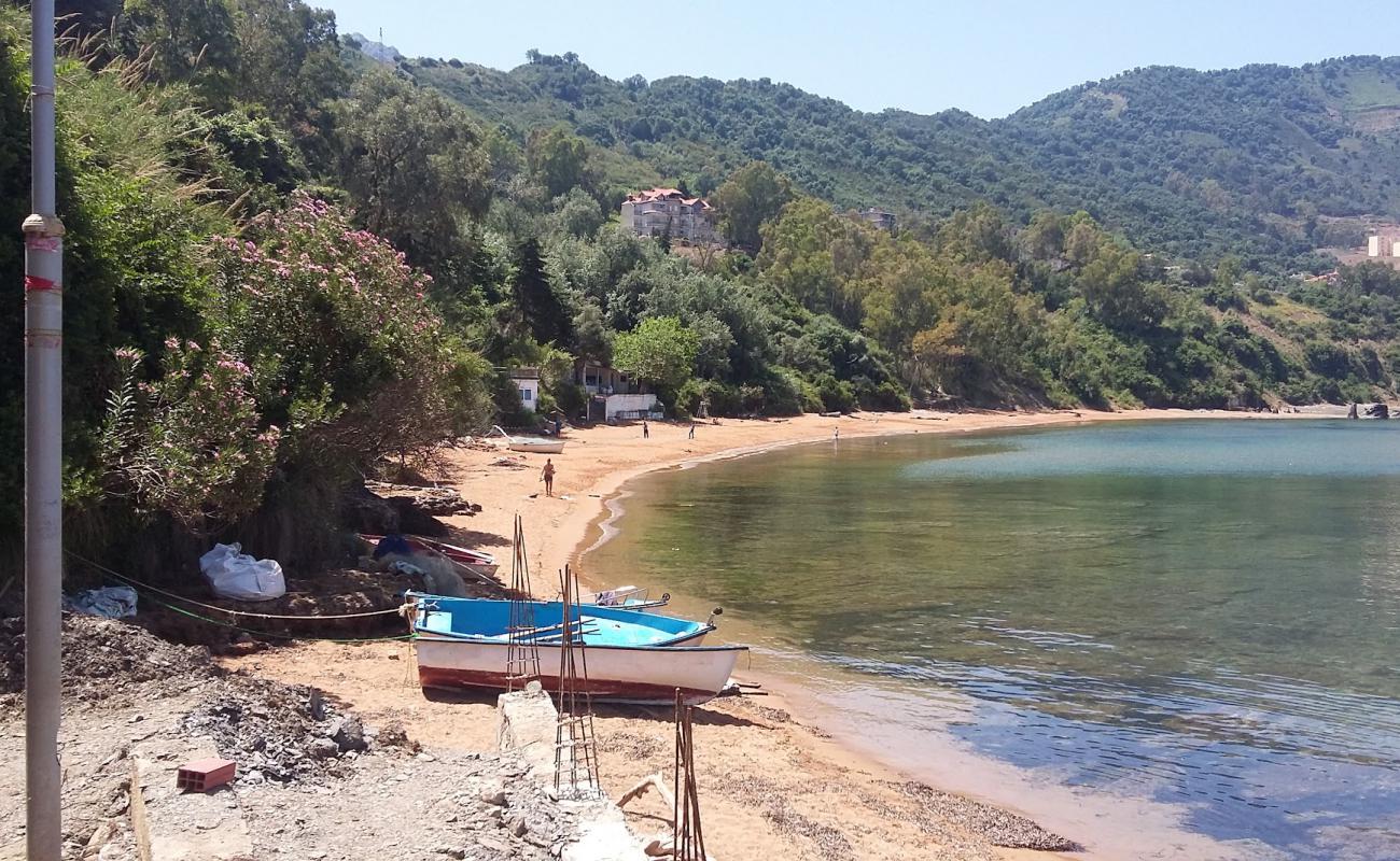 Photo of Tabahrate with bright sand surface