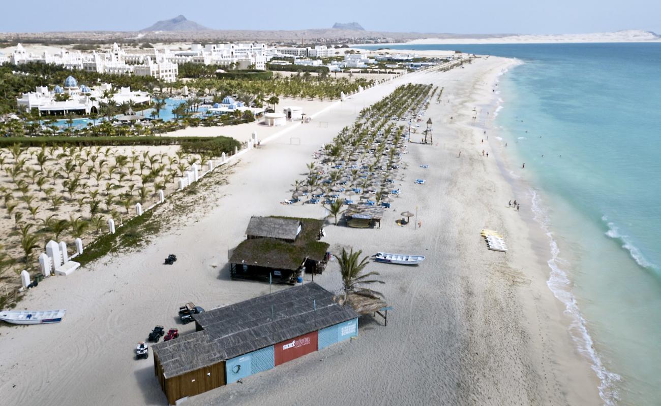 Photo of Praia das Dunas Beach with bright fine sand surface