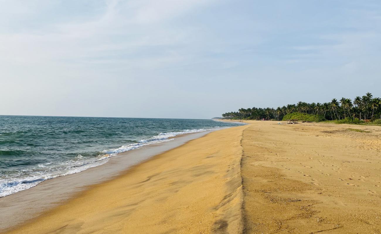 Photo of Iranawila Beach with bright sand surface