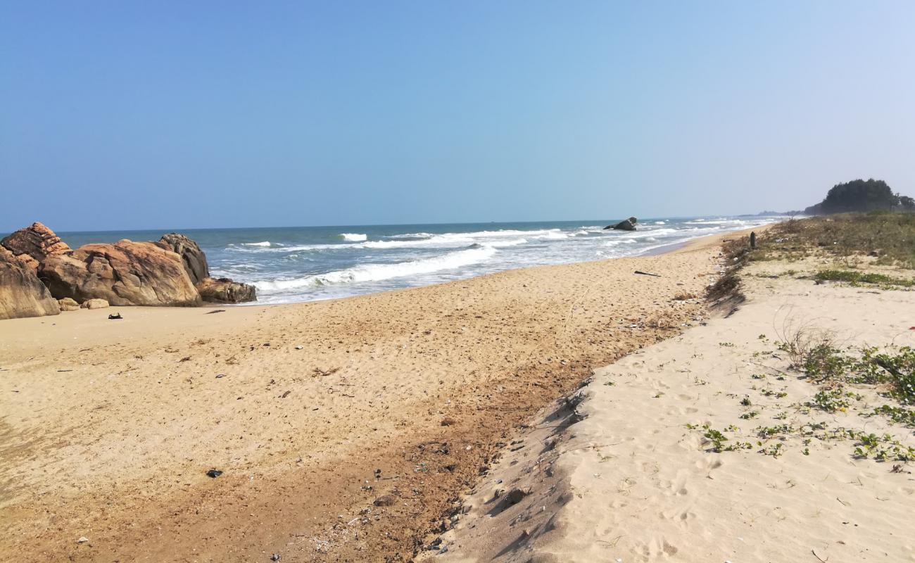 Photo of Kuchchaveli beach II with bright sand surface