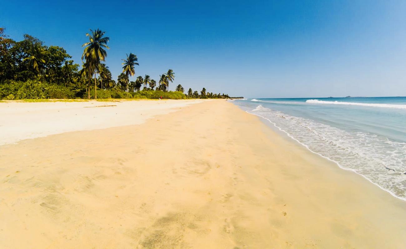 Photo of Nilaveli Beach with bright sand surface