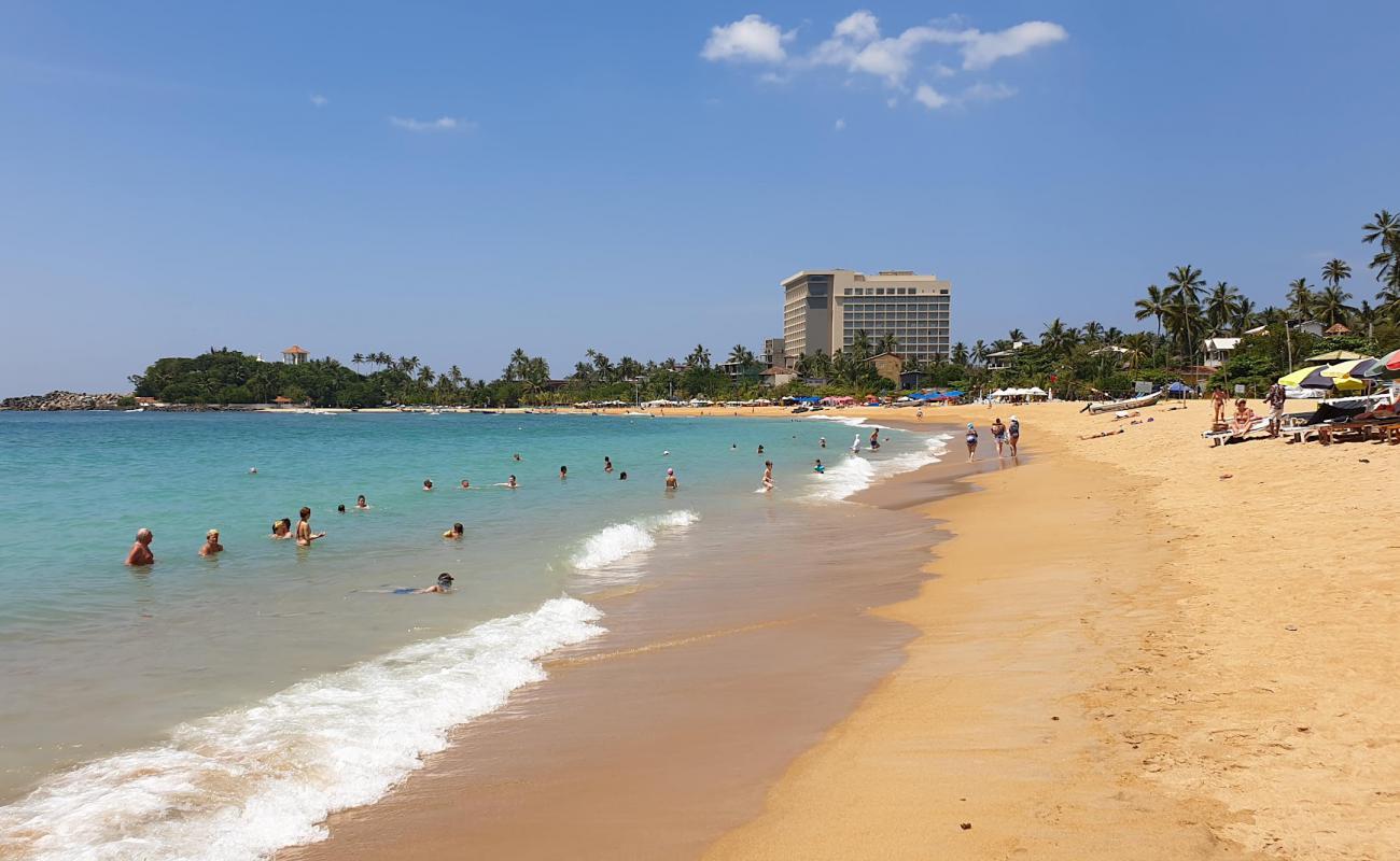 Photo of Unawatuna Beach with bright sand surface