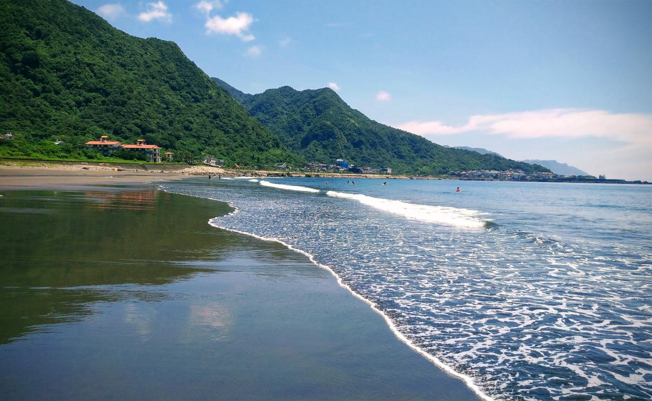 Photo of Daxi Honeymoon Bay Beach with brown sand &  rocks surface