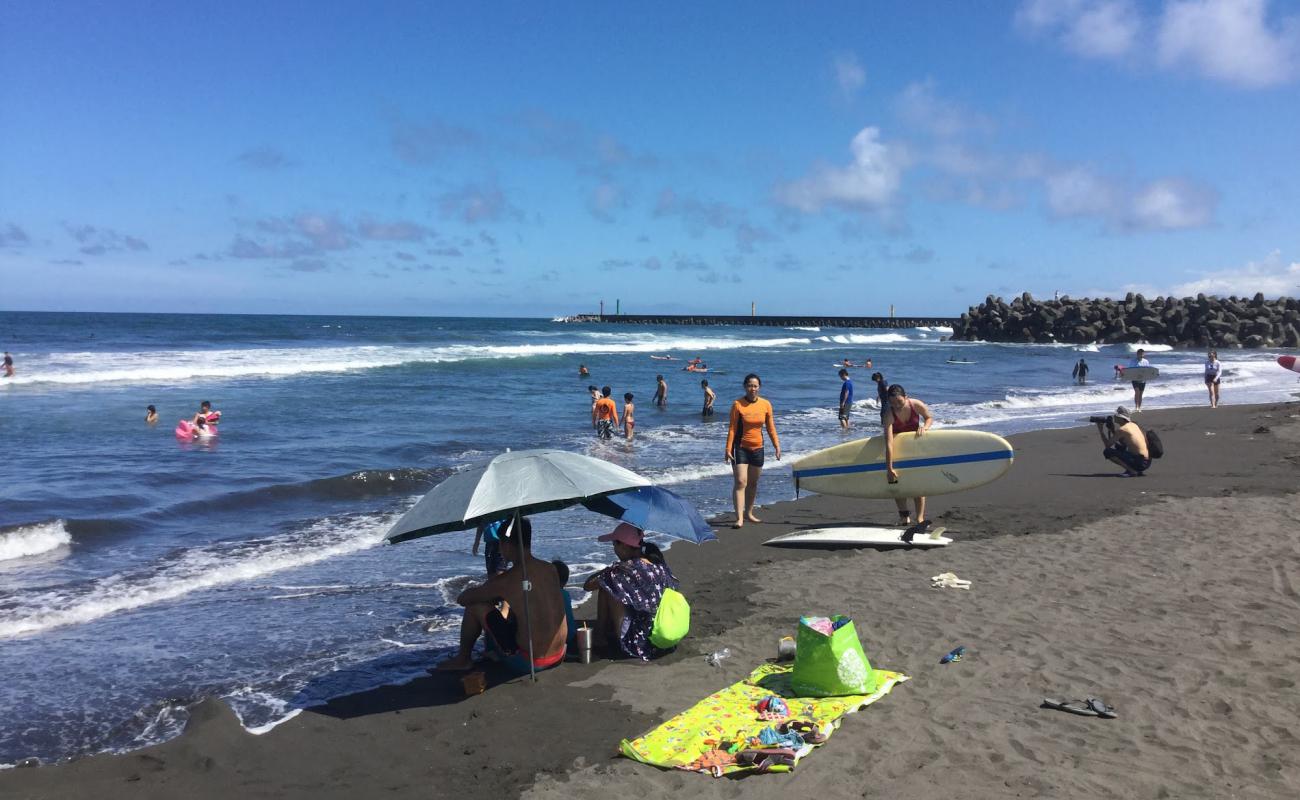 Photo of Waiao Beach with gray sand surface