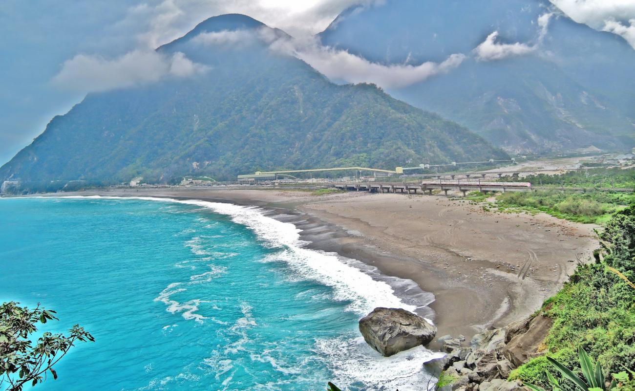 Photo of Heren Beach with gray sand &  pebble surface