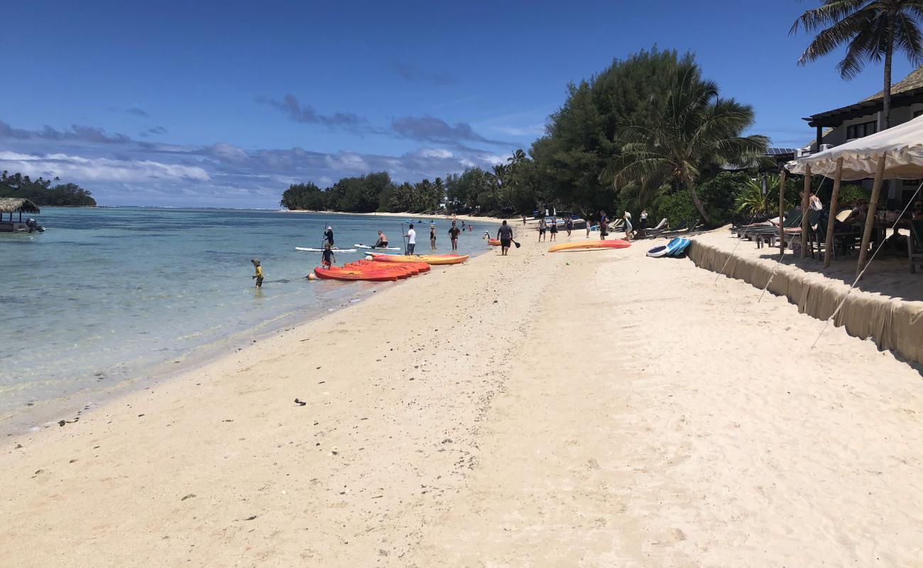 Photo of Muri Beach with white fine sand surface