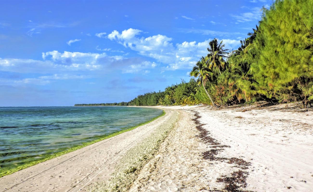 Photo of Aitutaki Beach and the settlement