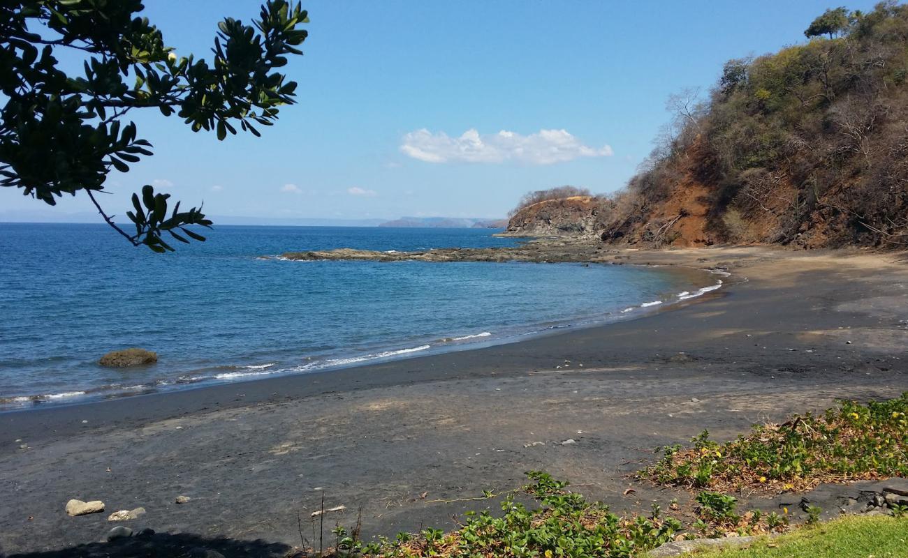 Photo of Playa Pez Vela with gray sand surface