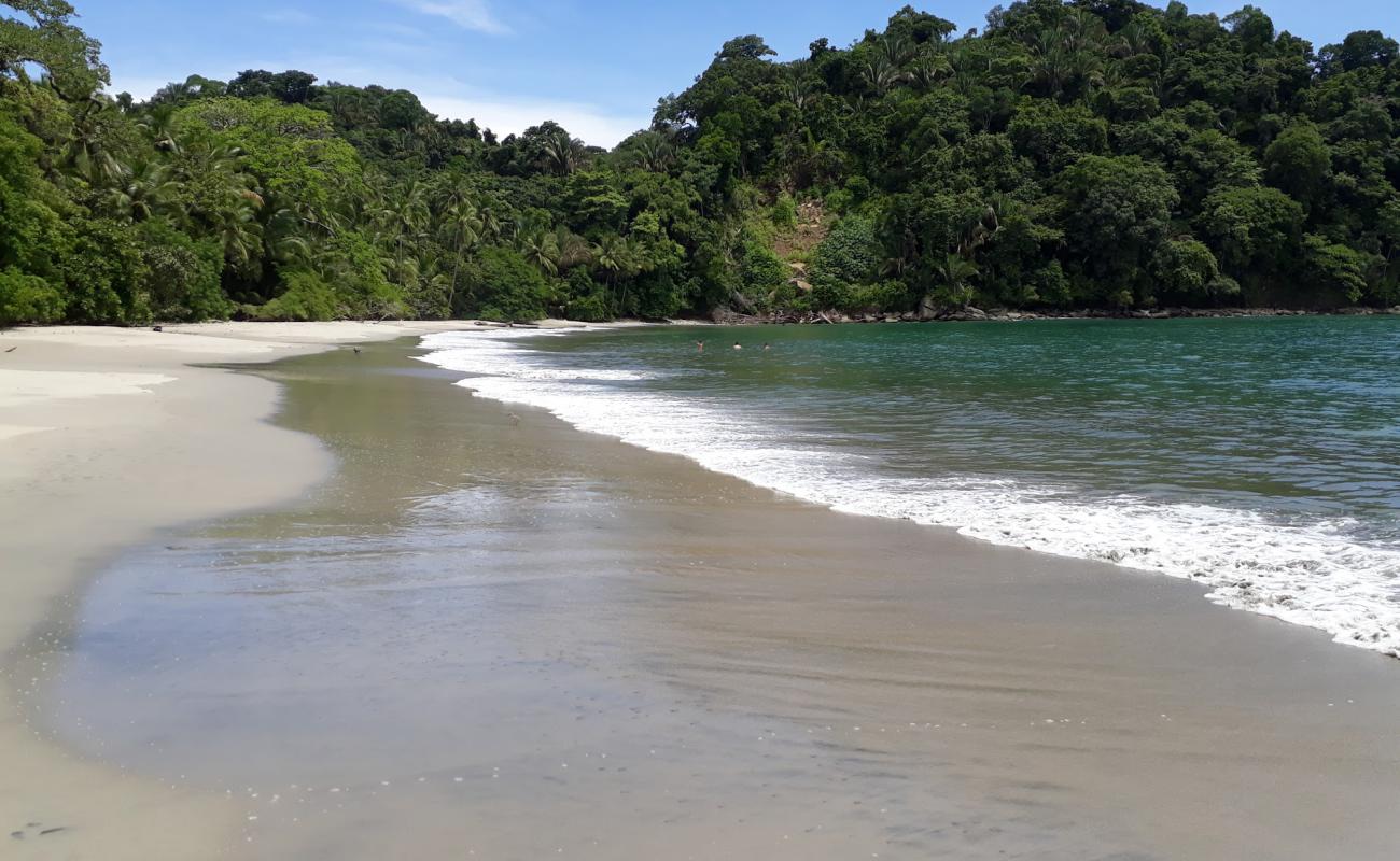 Photo of Playa Espadilla Sur with bright sand surface