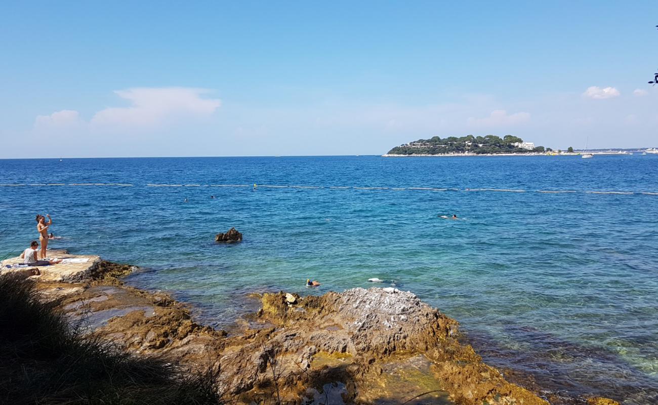 Photo of Luno Laguna beach with rocks cover surface