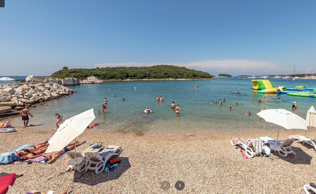 Photo of Belvedere beach and the settlement