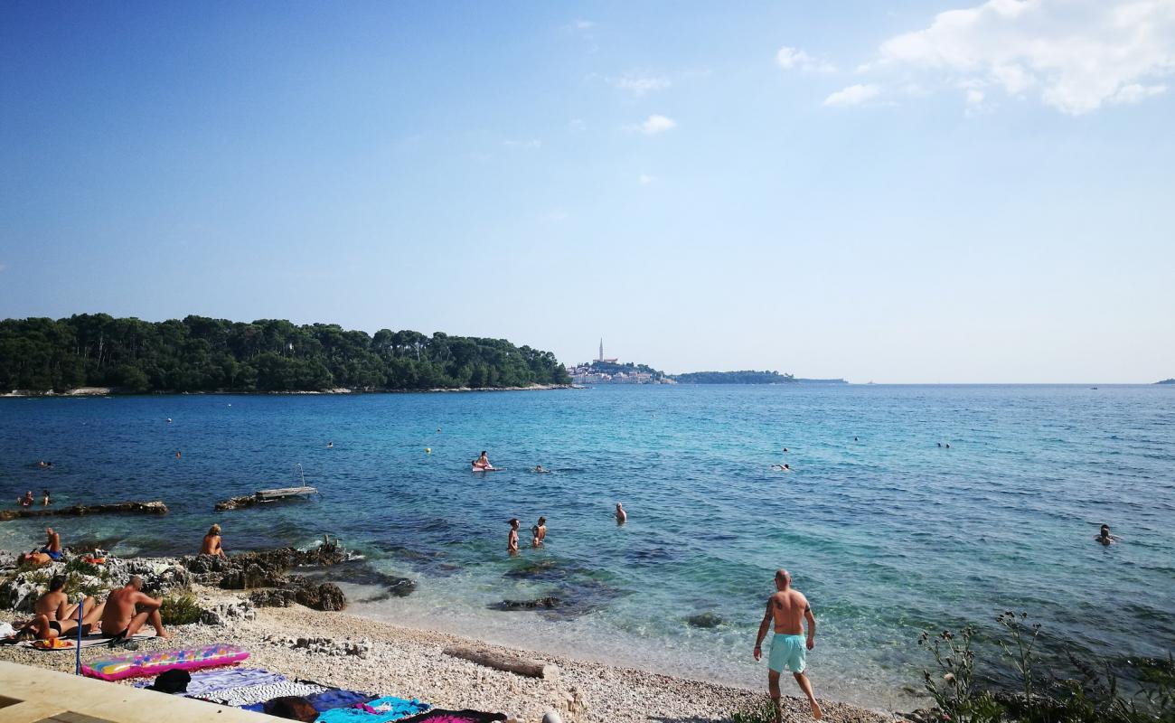 Photo of Porton Biondi beach with light fine pebble surface