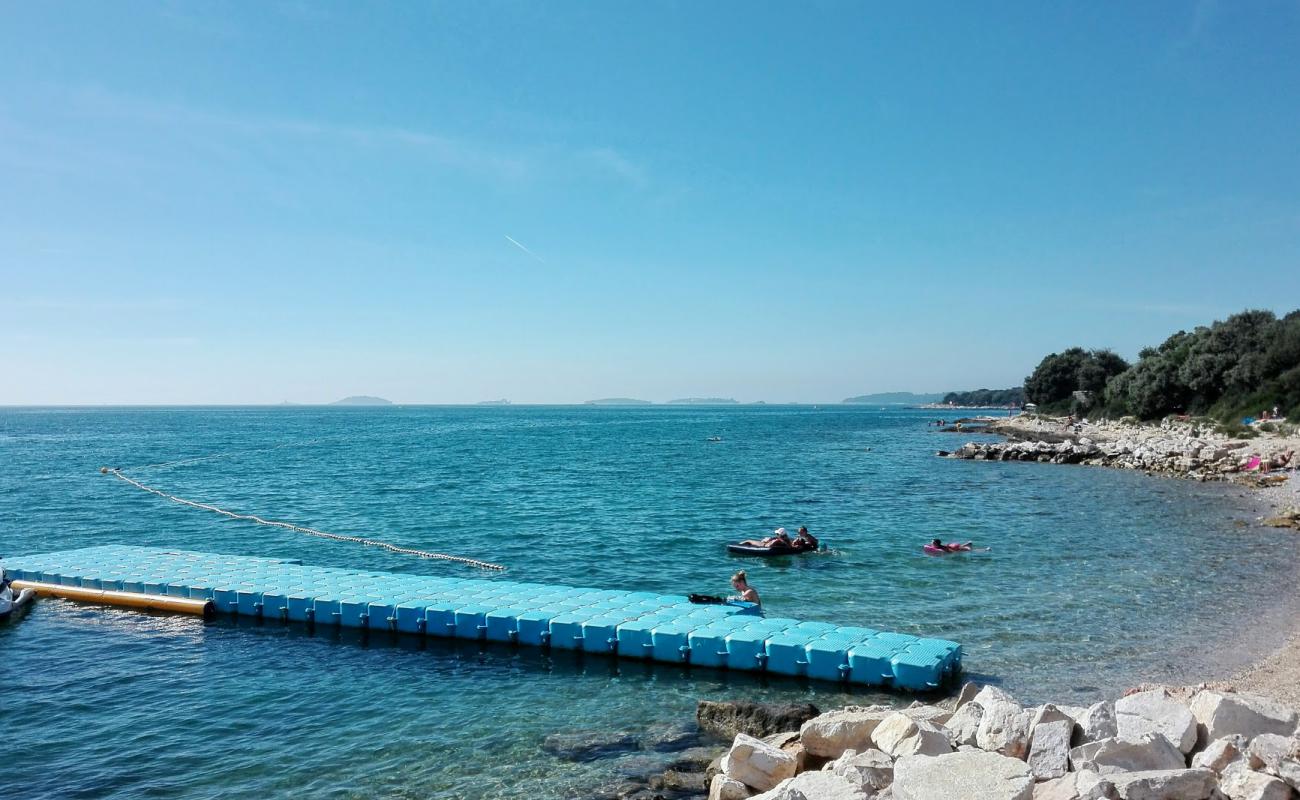 Photo of Vestar beach with light fine pebble surface