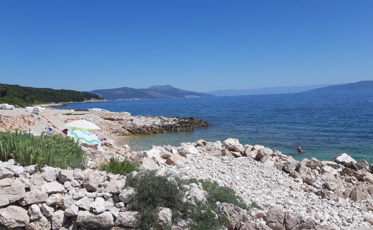 Photo of Ravni beach with gray pebble surface