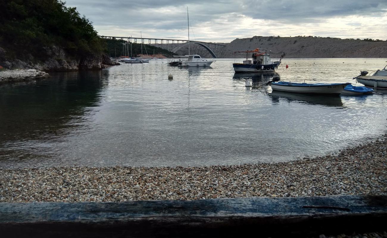 Photo of Uvala Scott beach with brown fine pebble surface