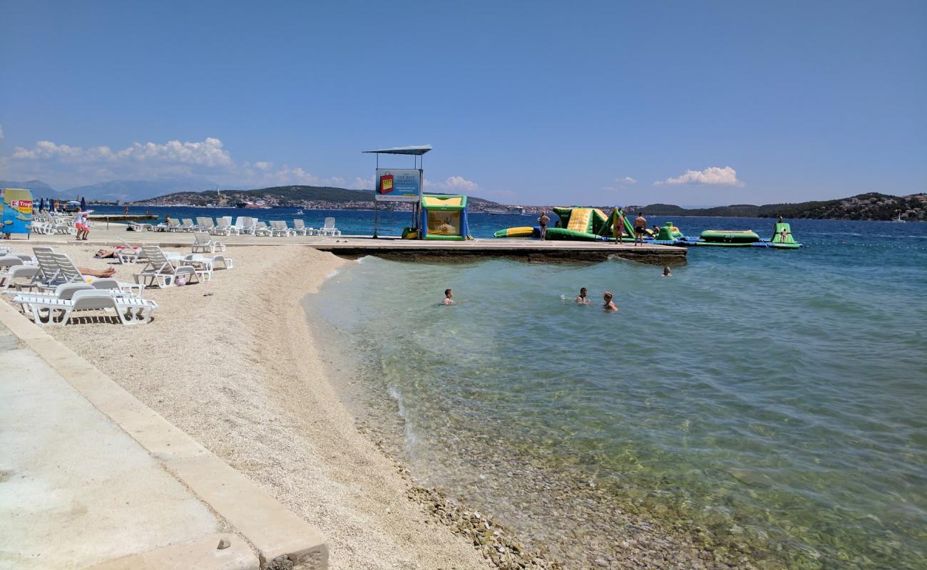 Photo of Medena beach with light fine pebble surface