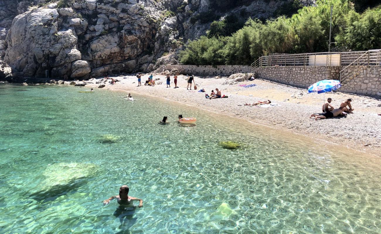 Photo of Bellevue beach with light fine pebble surface