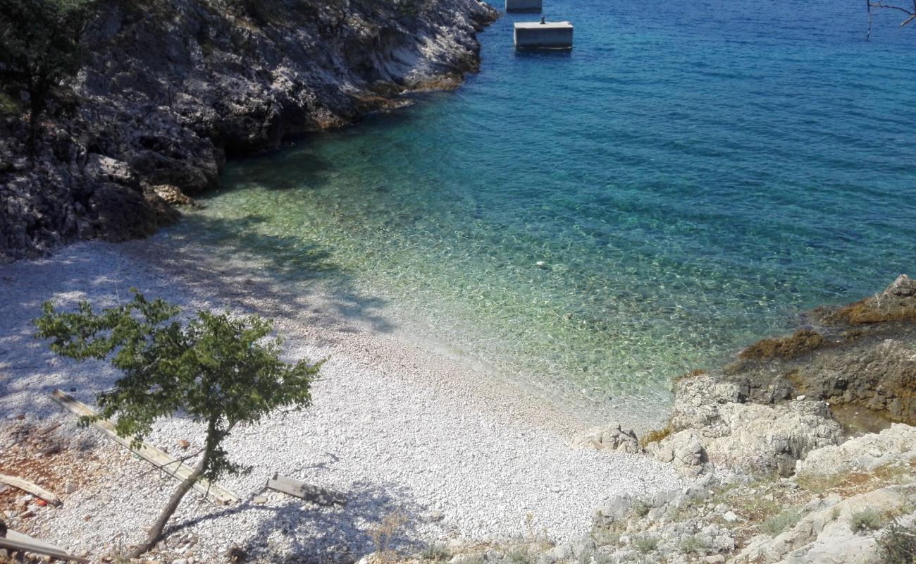 Photo of Porozina beach with white pebble surface