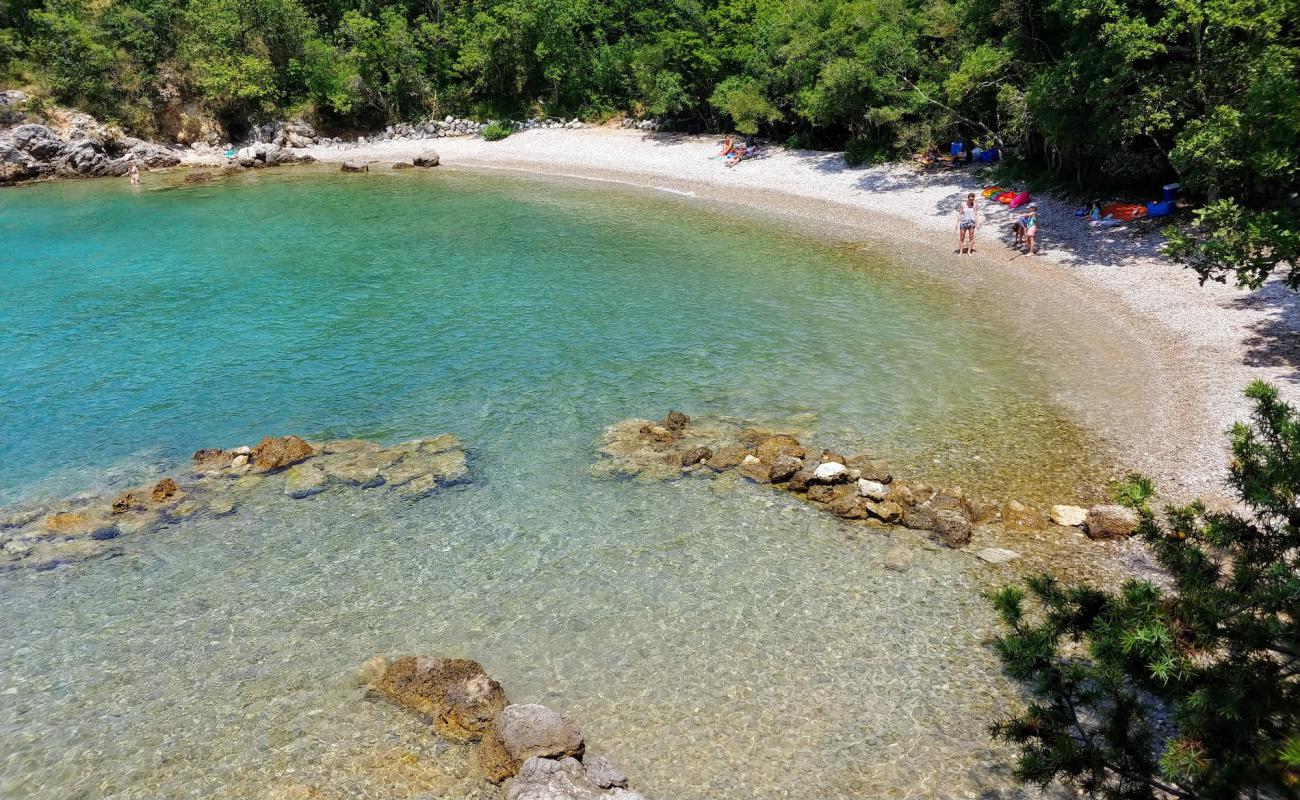 Photo of Makneli beach with light pebble surface