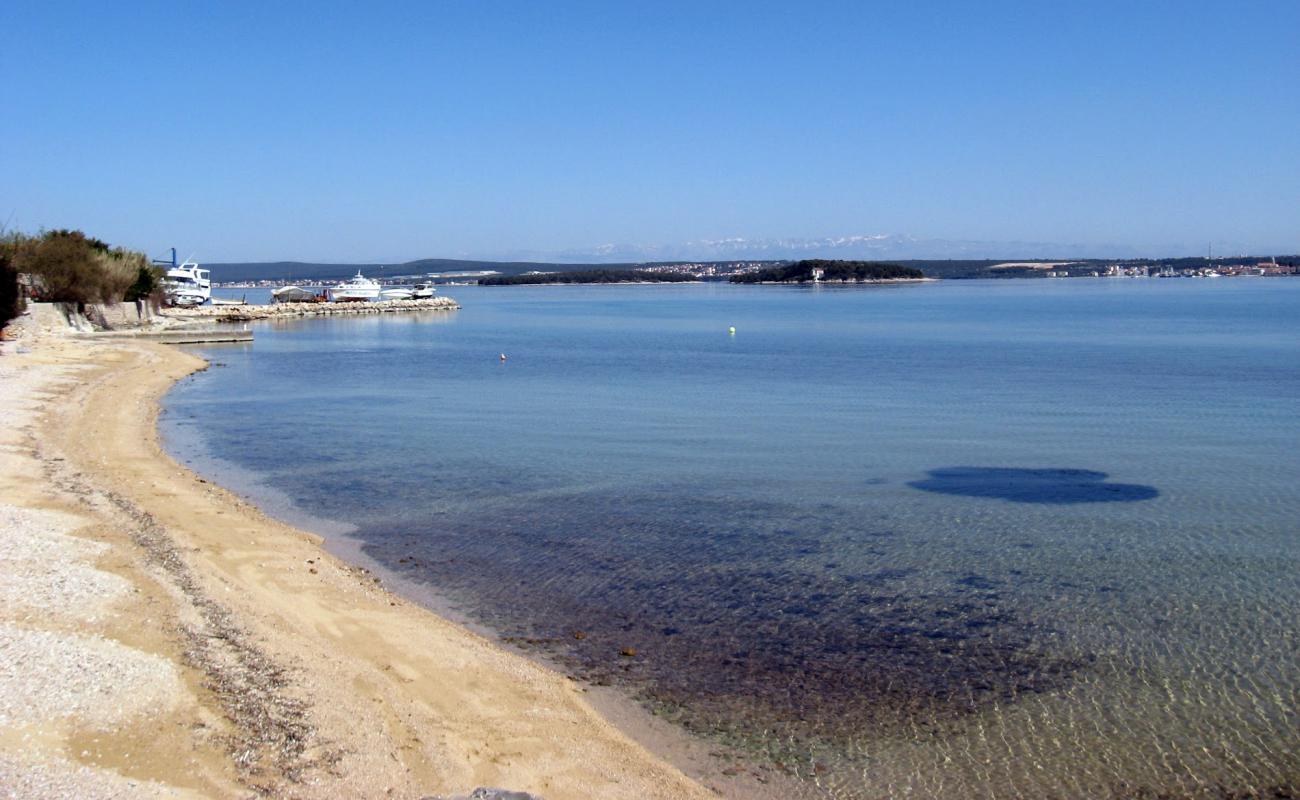 Photo of Plaza Plazine with brown sand surface