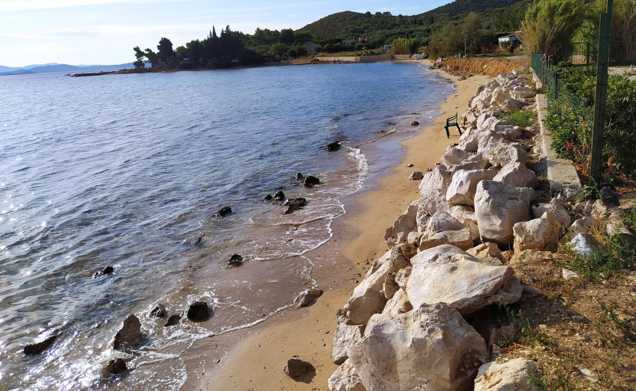 Photo of Bartovica beach with brown sand surface