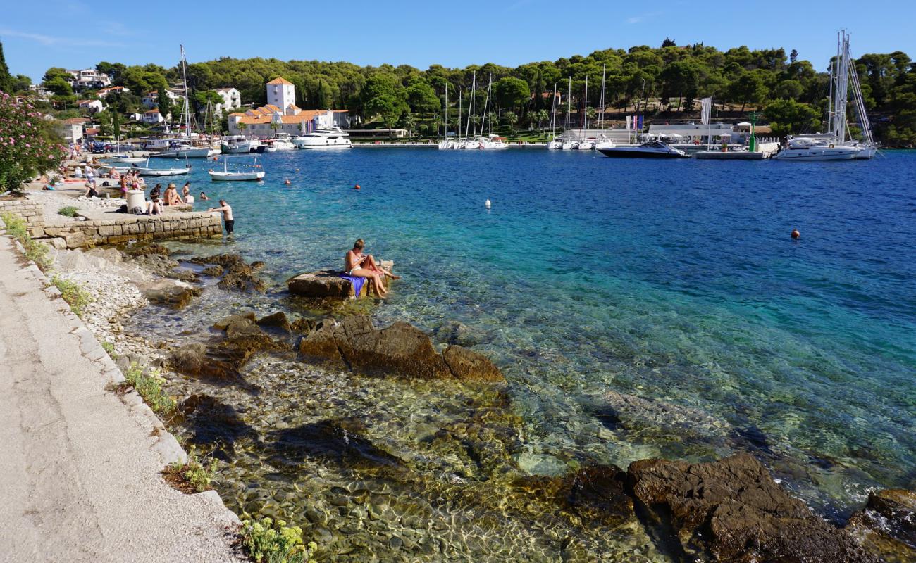 Photo of Maslinica beach with brown pebble surface