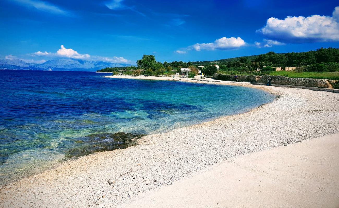 Photo of Mis beach with light fine pebble surface