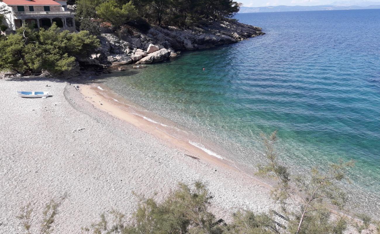 Photo of Robinson beach with light fine pebble surface