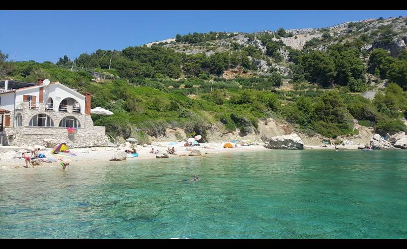 Photo of Velo Zarace beach with light pebble surface