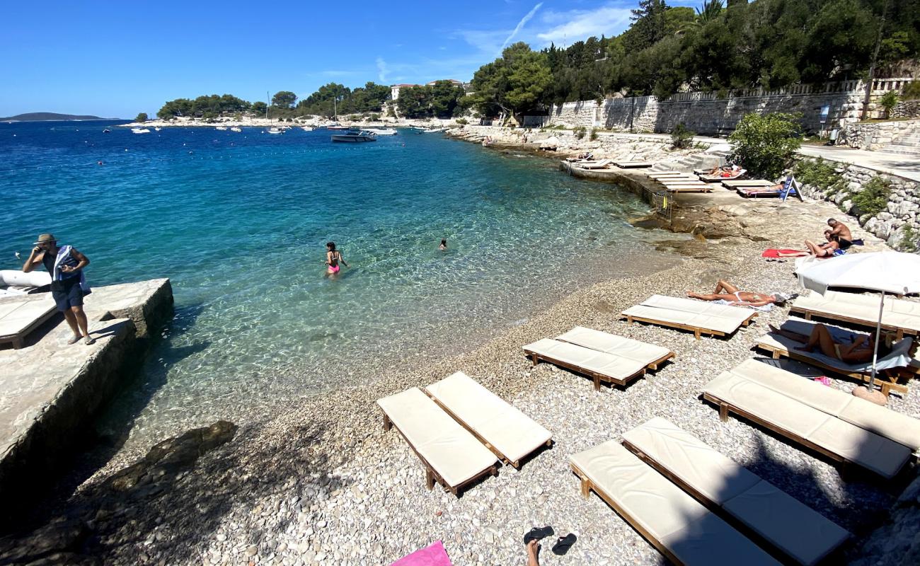 Photo of Bonj beach with white pebble surface