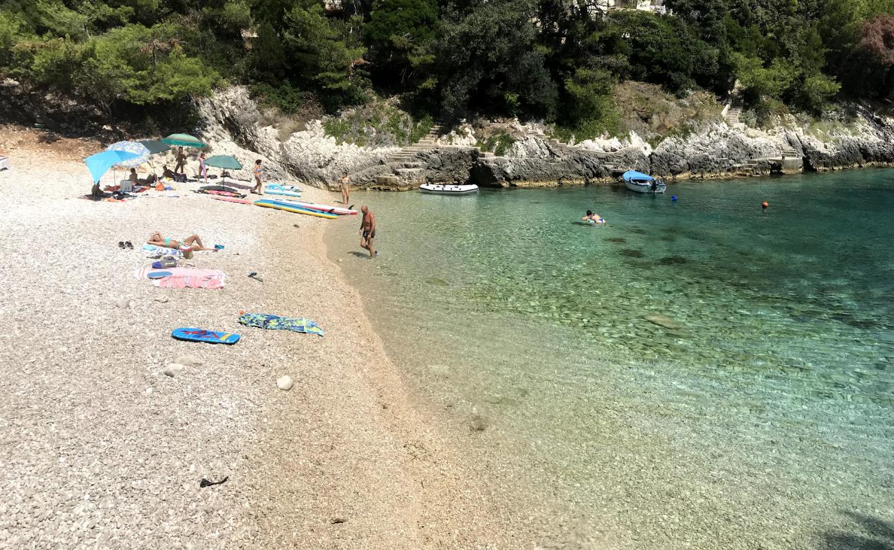 Photo of Bratinja Luka beach with white pebble surface