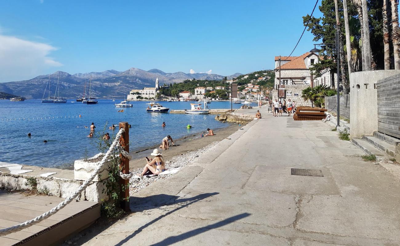 Photo of Otok Sipan with gray sand surface