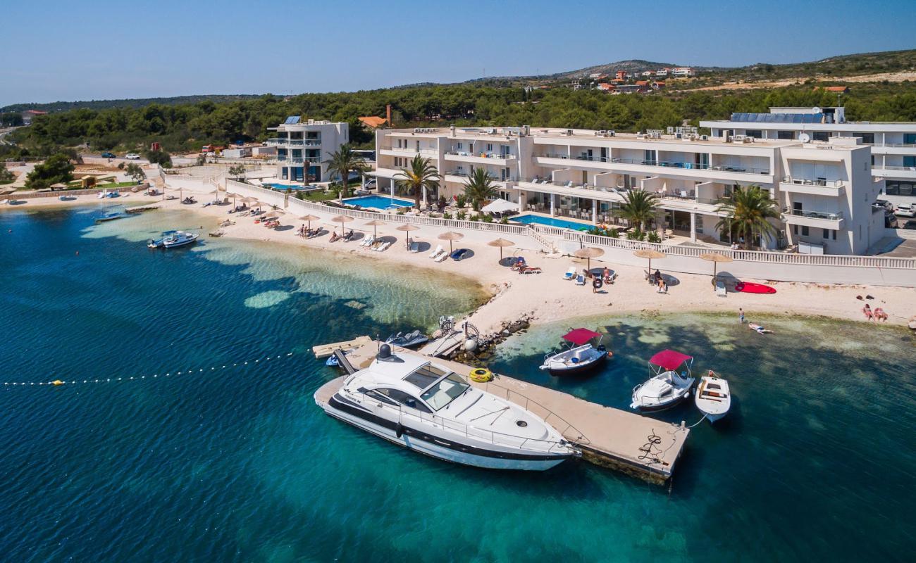 Photo of Perla Beach with light fine pebble surface