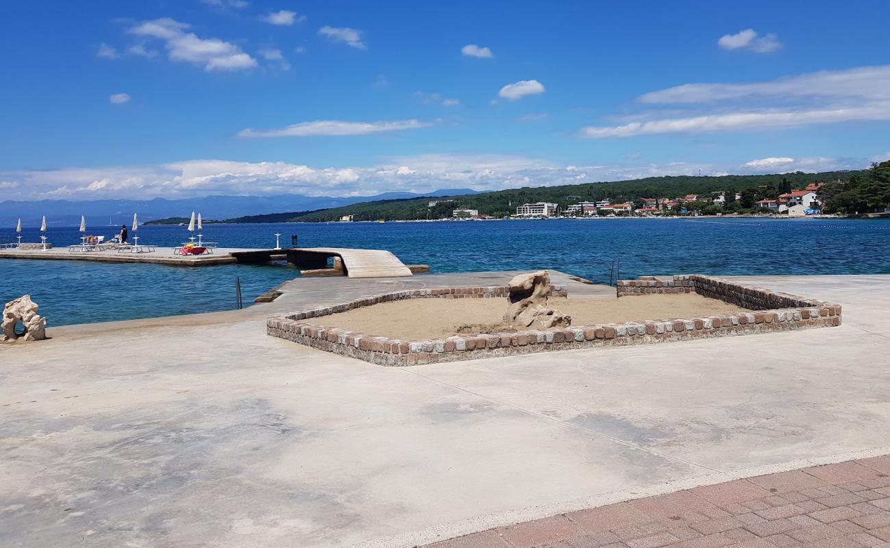 Photo of Plaza Malin with concrete cover surface