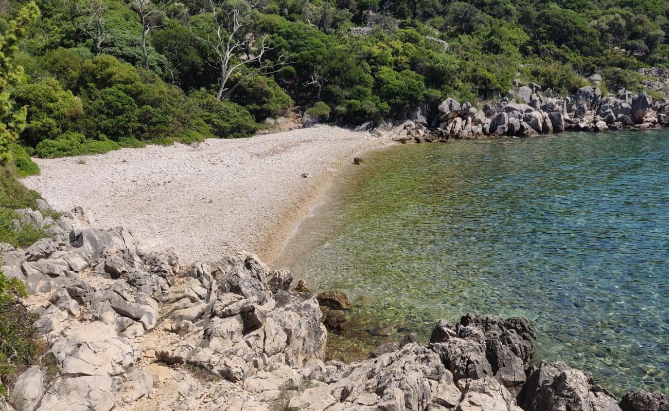 Photo of Uvala Vadikandija with rocks cover surface