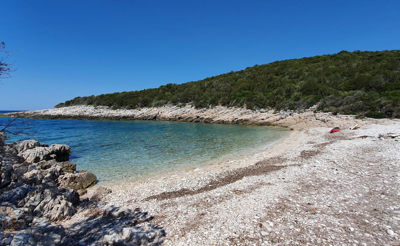 Photo of Konalic Bay with rocks cover surface