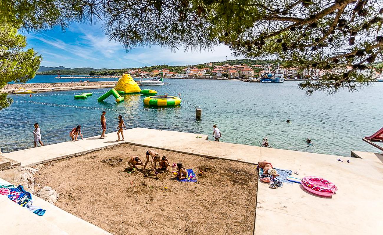 Photo of Beach Zelena Punta with rocks cover surface