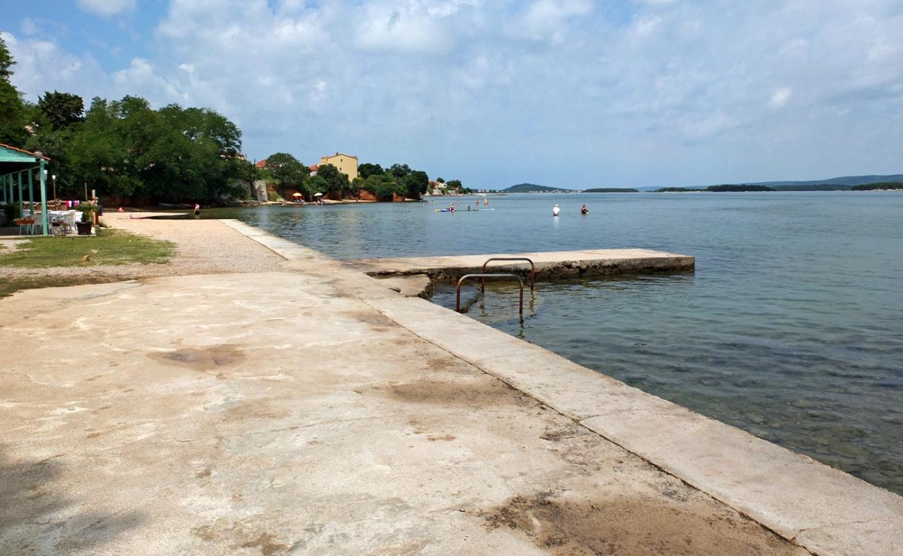 Photo of Plaza Vruljice with light sand &  pebble surface