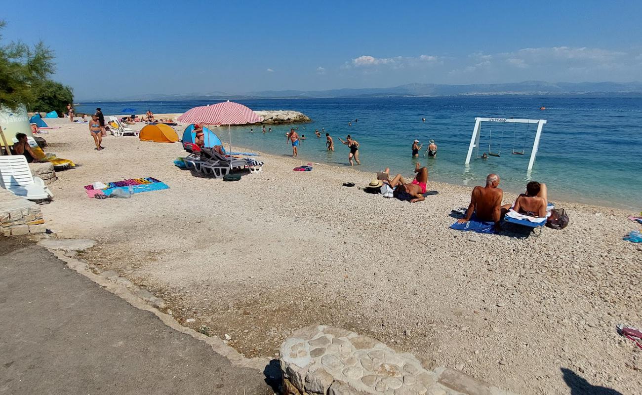 Photo of Sutivan Beach with light pebble surface