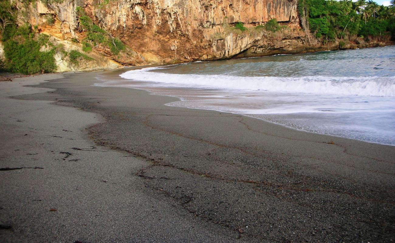 Photo of Playa de Cayoguin with gray fine pebble surface