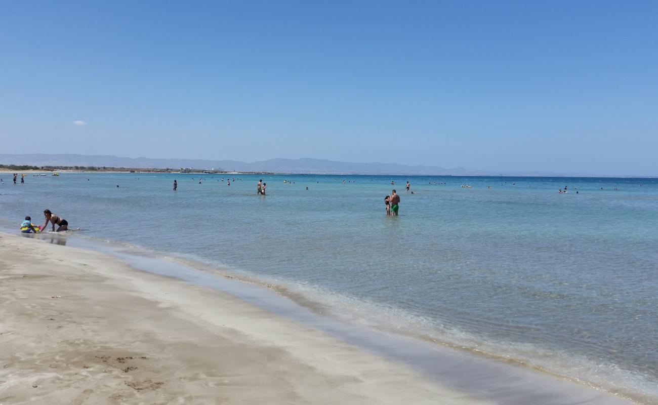 Photo of Glapsides beach with bright fine sand surface