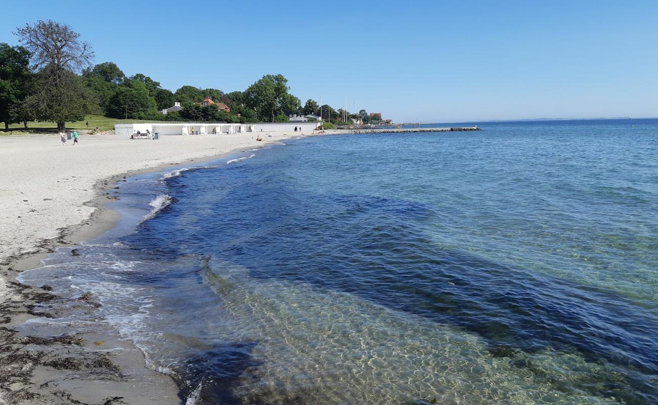 Photo of Bellevue Beach with bright sand surface