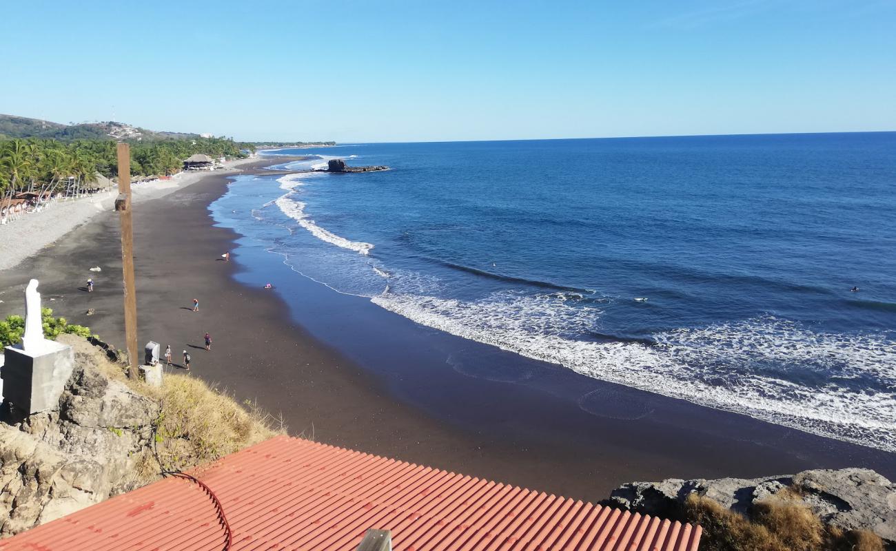 Photo of El Sunzal beach with gray sand &  pebble surface